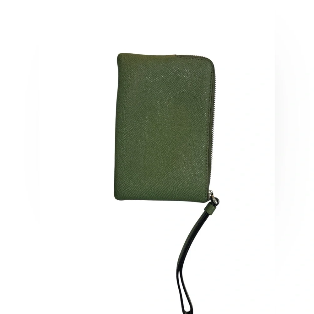 Coach Corner Zip Wristlet in Everglade Green